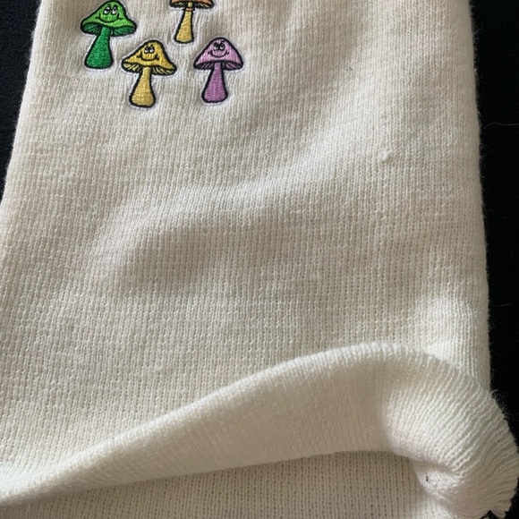 ❤️NEFF Mushroom Beanie White Foldable Cuff - Picture 6 of 7